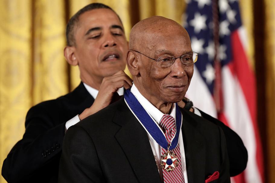 I SAY GIVE HIM TWO - Ernie Banks Awarded Presidential ...